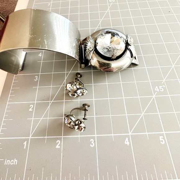 Crystal Statement Bracelet & Deco Earrings - Picture 11 of 14